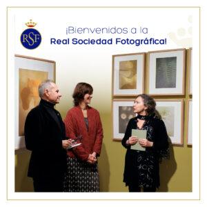 Imagen de una galería con imágenes de real sociedad fotográfica